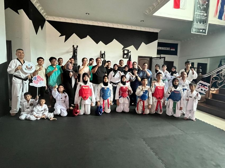 Sejarah Pertama Taekwondo Indonesia, Konsul AS Berlatih di Dojang Journalist Champion