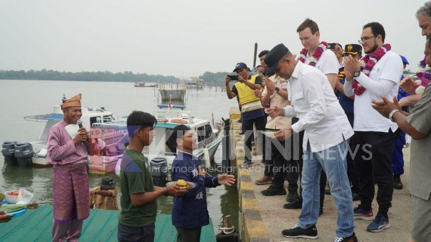 Faisal Hasrimy Resmikan Boat Sekolah dari Yagasu