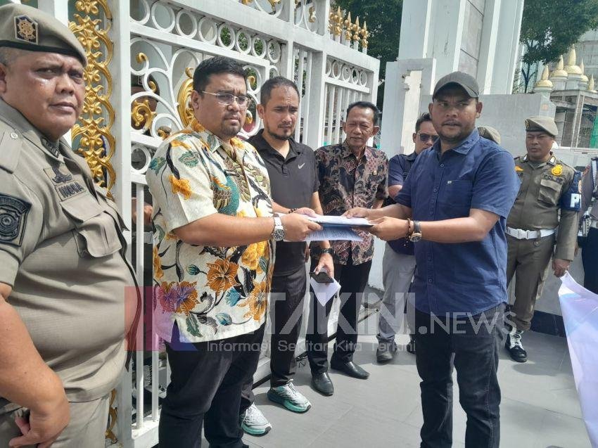 Geruduk Kantor Gubsu, Mahasiswa Kembali Desak Pj Gubsu Agus Fatoni Batalkan SK Kadishub Sumut