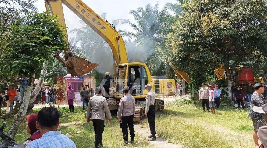 Eksekusi Lahan di Tanjungpura Langkat Ricuh, Warga Hadang Alat Berat
