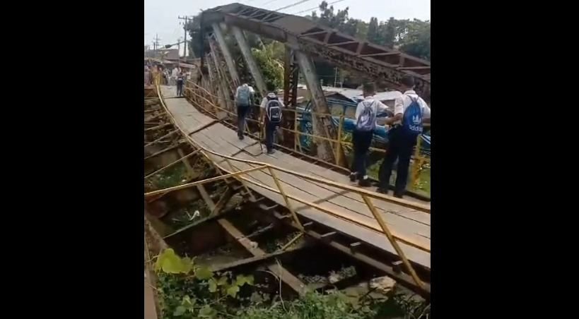 Viral Video Jembatan Ambruk di Medan, Tetap Dilalui Anak Sekolah