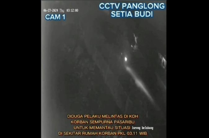 Beredar Rekaman CCTV Perlihatkan 2 Eksekutor Jalankan Aksinya Bakar Rumah Wartawan Tribrata TV di Karo