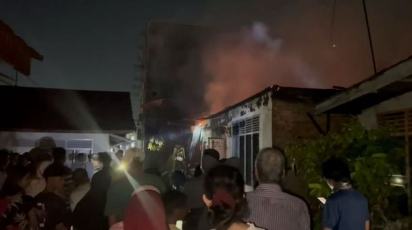 Lupa Padamkan Kompor, Lima Unit Rumah Terbakar di Pekanbaru