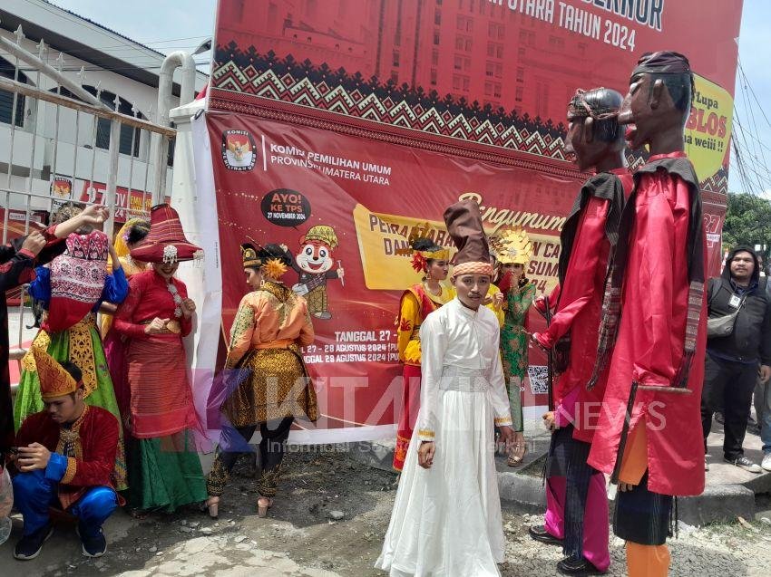 Patung Sigale-Gale dan Tarian Adat Siap Sambut Bobby-Surya di Kantor KPU Sumut