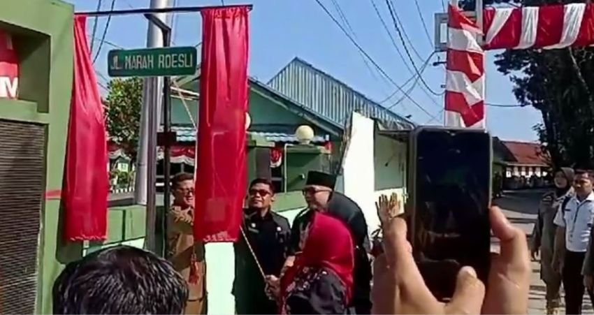 Marah Roesli Resmi Nama Jalan di Kota Padang