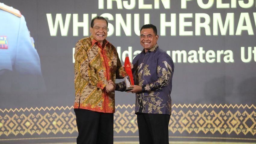 Kapolda Sumut Terima Penghargaan CNN Indonesia Awards 2024