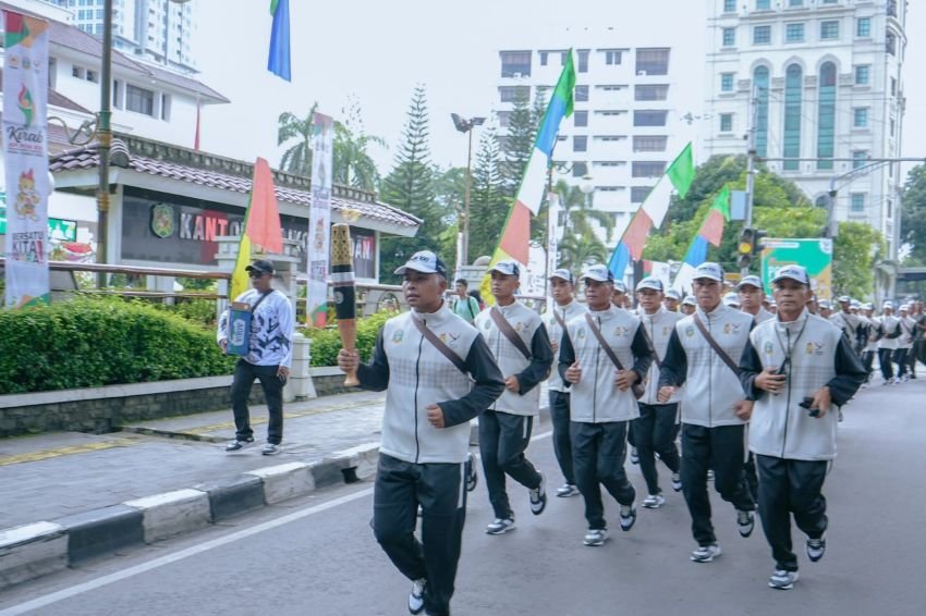 Pasukan Kirab Api Kunjungi Balai Kota, Ini Kata Bobby Nasution