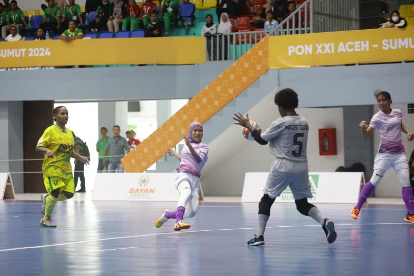 Lolos Semifinal PON 2024, Tim Futsal Putri Sumut Berikan Apresiasi kepada Pendukung