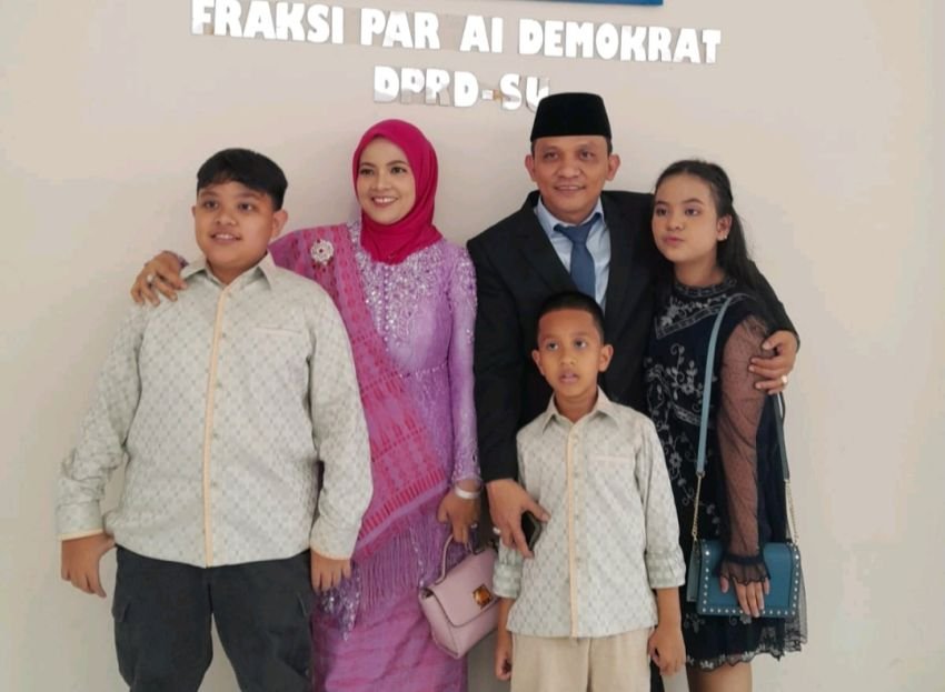 Tondi Roni Tua Boyong Keluarga Saksikan Pelantikan Anggota DPRD Sumut