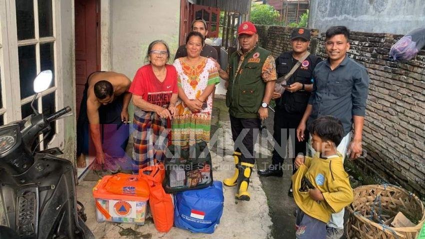 BPBD Binjai Serahkan Bantuan Logistik Tanggap Darurat ke Korban Banjir