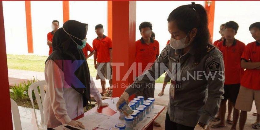 Komitmen Perangi Narkoba, Lapas Narkotika Langkat Gelar Tes Urine Warga Binaan