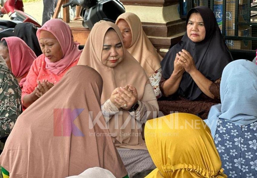 Disambut Hangat Kaum Ibu, Tiorita Janji Bantu Warga Desa Beruam