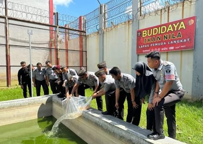 Berikan Wadah Pembinaan bagi WBP, Lapas Pemuda Langkat Tabur 3000 Bibit Ikan