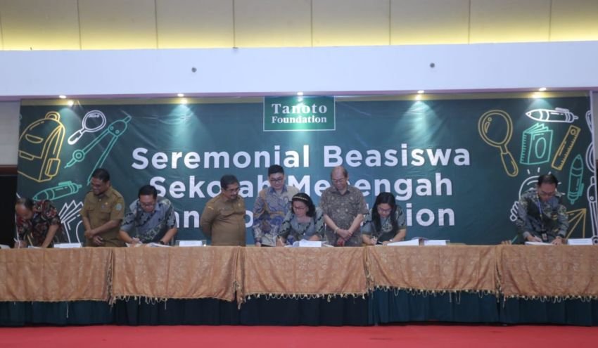 Selamat! 81 Siswa Berprestasi di Medan Dapat Beasiswa