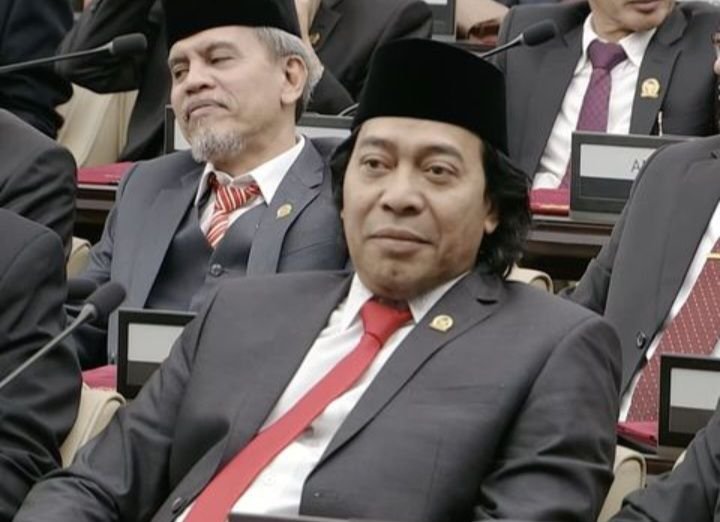 Pelantikan Komeng di Senayan, Jargon 'Uhuy' Sambut Kehadirannya di DPD RI