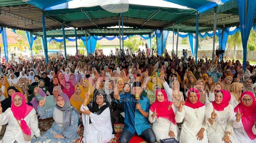 Emak- Emak Pangkalan Brandan Antusias Sambut Paslon Cabup Langkat no 1