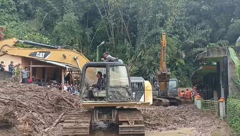 Intensitas Hujan Tinggi Saat Longsor di Karo, 10 Orang Hilang