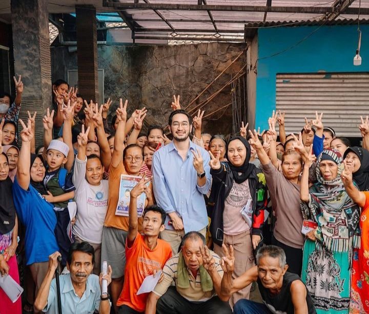 Masuk Politik, Jeje Govinda Diserbu Lalat Aneh