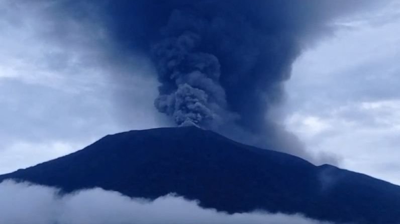 Gunung Marapi di Sumbar Kembali Meletus