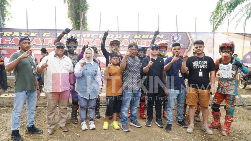 Tiorita Hadiri Kejuaraan Grasstrack & Motocross Badan FKPPI Langkat