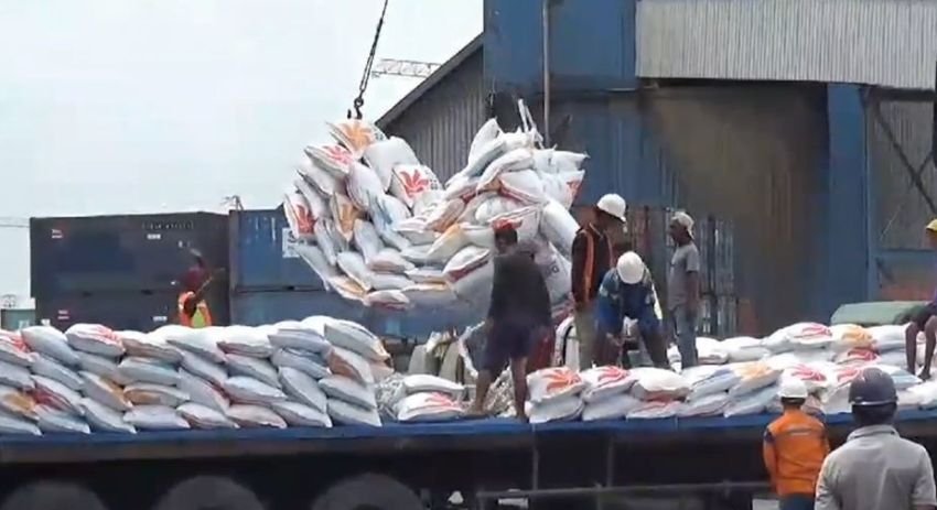 Stok Jelang Nataru di Sumut, 130.000 Ton Beras Impor Tiba di Belawan