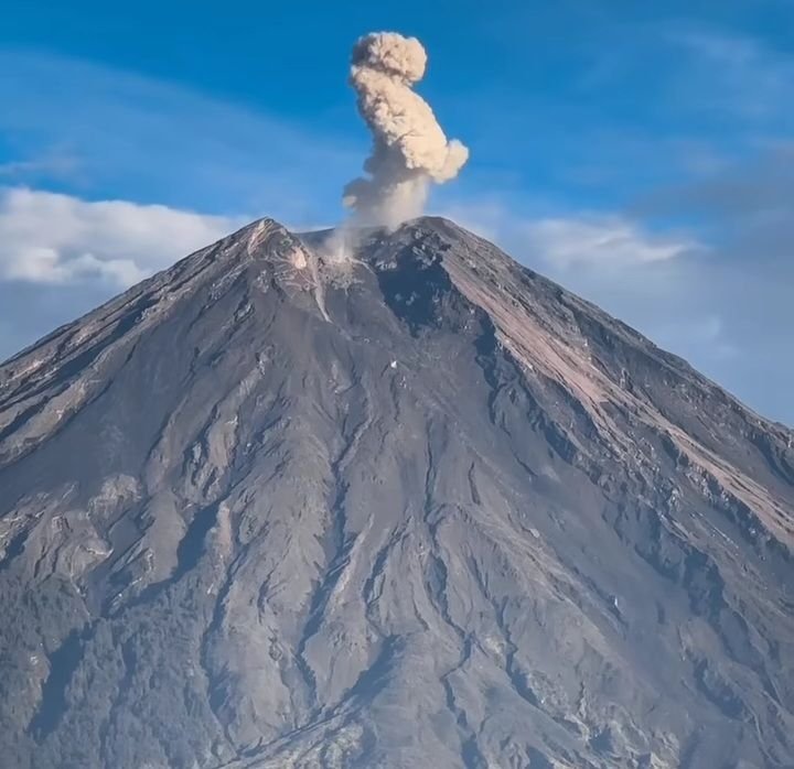 Gunung Semeru Erupsi Lagi, Masyarakat Diminta Waspada