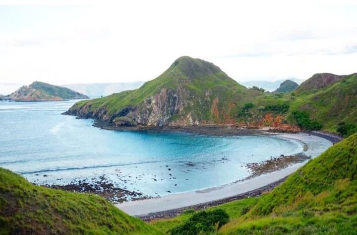 Dampak Erupsi Gunung Lewotobi Laki-laki: Turis Batalkan Pemesanan Hotel di Labuan Bajo, Pendapatan Hotel Terpuruk