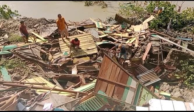 Akibat Abrasi, Tiga Unit Rumah di Asahan Masuk ke Sungai