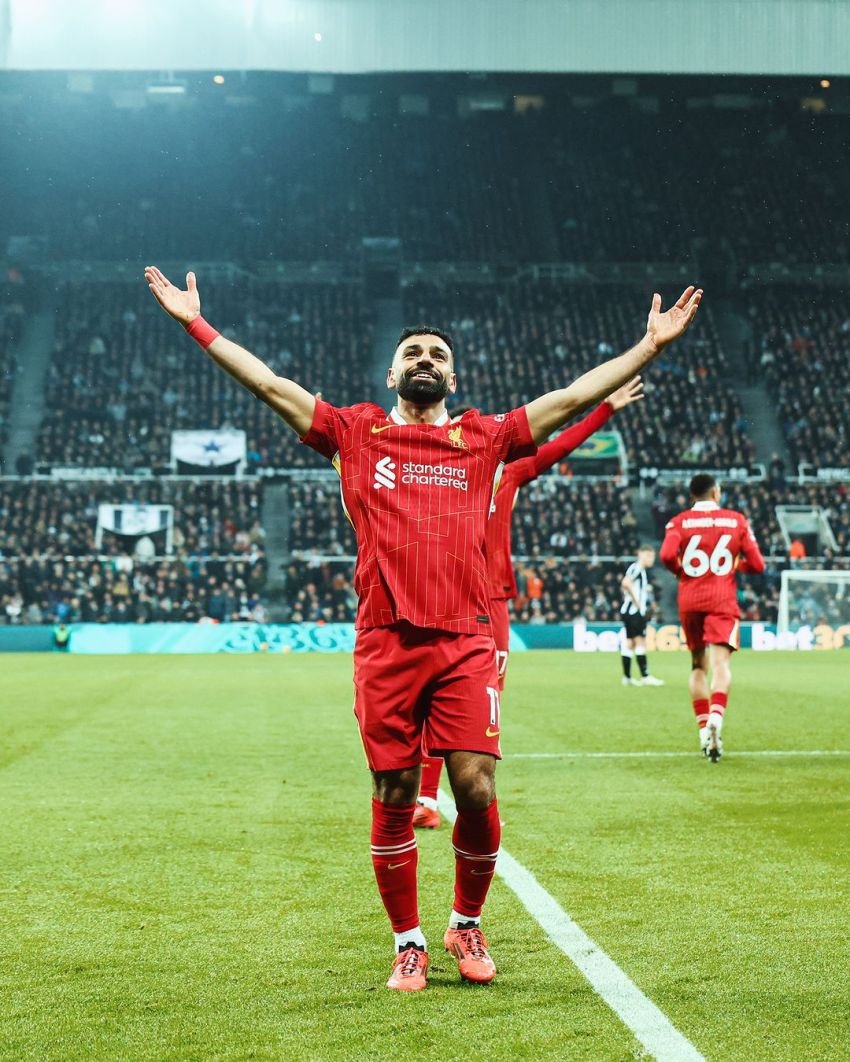 Gol di Menit Akhir Gagalkan Kemenangan Liverpool atas Newcastle: Mo Salah Bersinar dengan Brace dan Assist