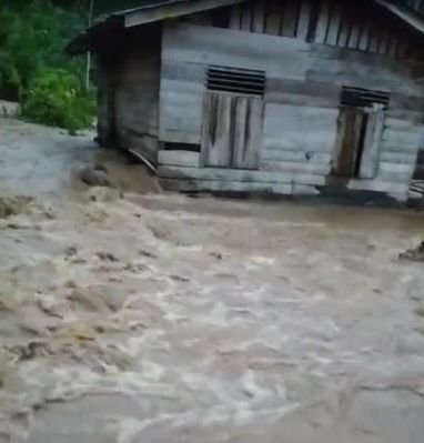 Ratusan Rumah Terendam Banjir di Pesisir Selatan