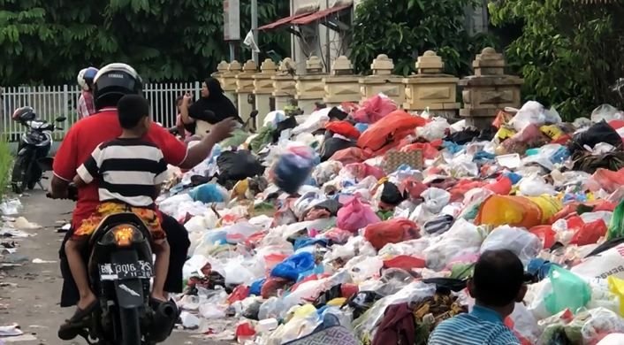 Sampah Menumpuk di Pekanbaru, Pemko Lambat?