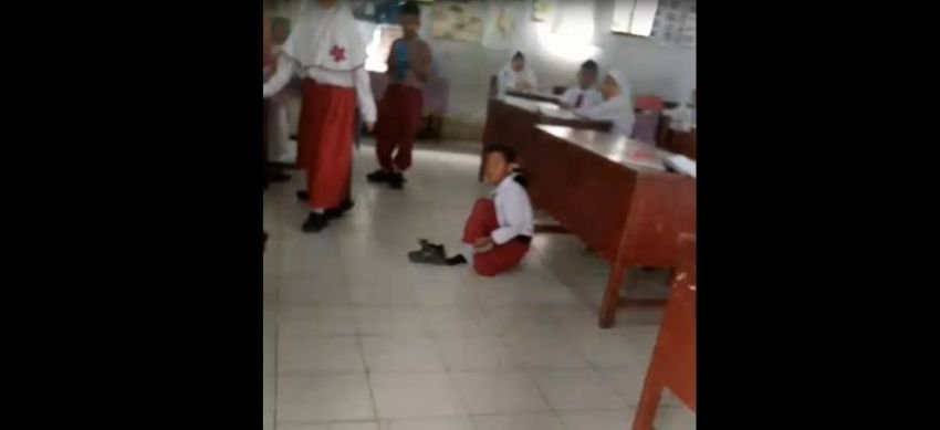 Yayasan Hanya Berhentikan Sementara Guru Hukum Siswa Bejalar di Lantai