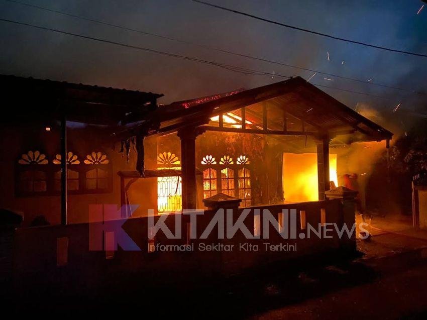 Diduga Korsleting Listrik, Satu Unit Rumah di Binjai Ludes Terbakar