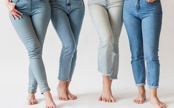 Skinny Jeans Tetap Jadi Tren di 2025