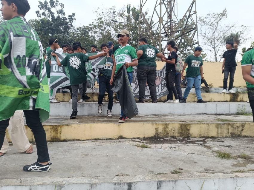 PT Pegadaian dan Suporter PSMS Medan Gelar Aksi Bersih Stadion: Dukung Pengelolaan Sampah dan Pelestarian Lingkungan