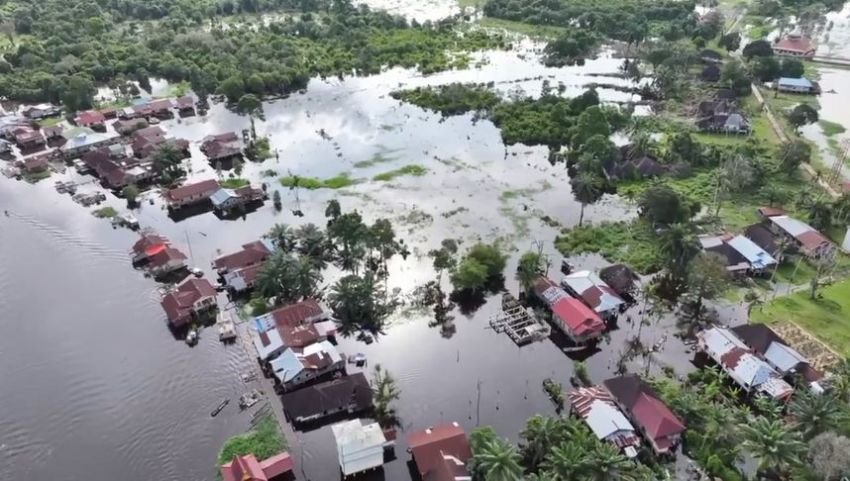 Sungai Kampar Meluap, Banjir Rendam Ratusan Rumah di Pelalawan Riau