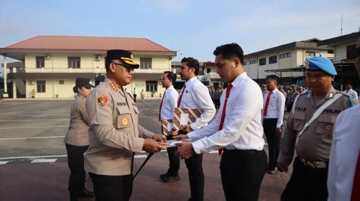 Tangkap Bandar Sabu Oyok Cs, 27 Personel Polrestabes Medan Terima Penghargaan