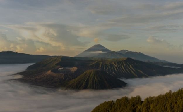 Gunung Semeru Tertutup untuk Pendaki