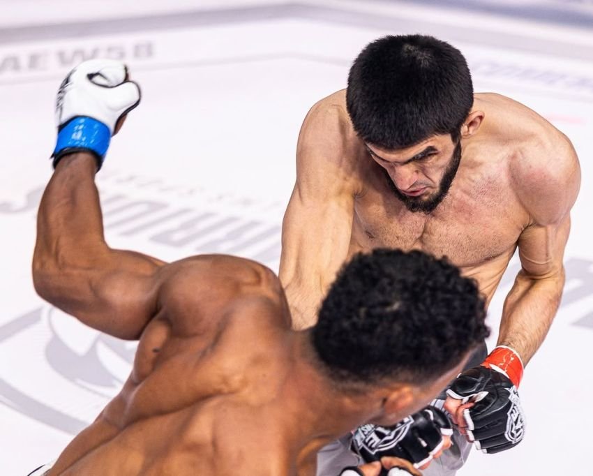 Murid Khabib, Amru Magomedov Taklukkan Alex da Silva Pertahankan Gelar UAE Warriors 58