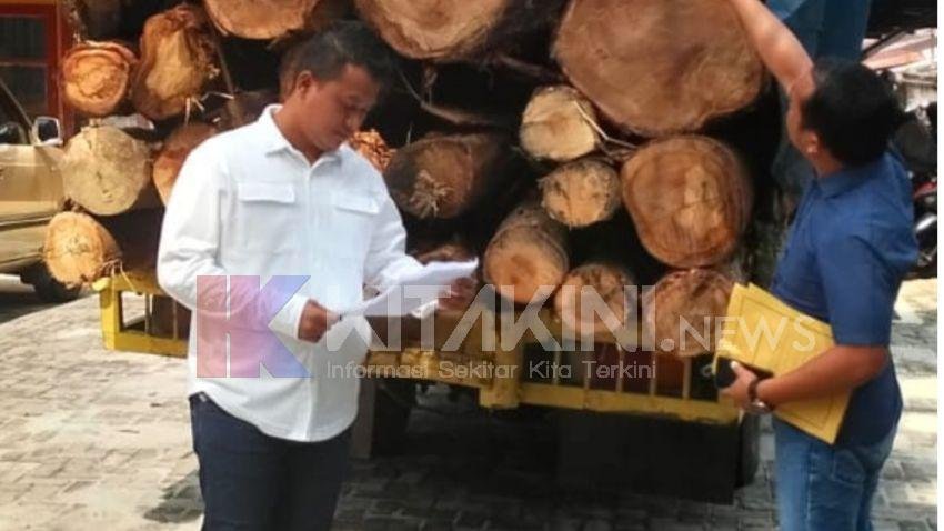 Polres Pematangsiantar Serahkan Truk Pengangkut Kayu Ilegal ke Dinas Kehutanan Sumut