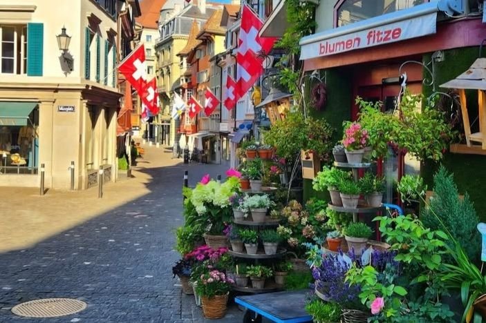 Swiss Incar Turis Indonesia, Sediakan Restoran Halal