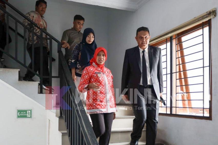 Herlina Sidak Penanganan Sampah di Kantor Camat Siantar Utara