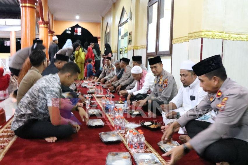 Buka Puasa Bersama, Polres Tapteng Berikan Bansos Untuk Warga