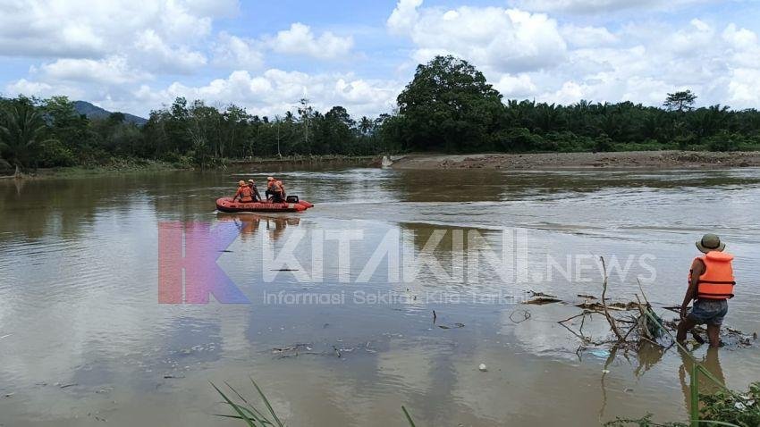 Gunakan Perahu Karet, Tim Gabungan Cari Korban Hanyut Banjir Sidimpuan