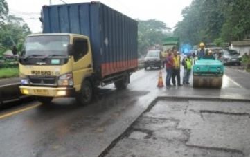 Pemerintah Perbaiki Jalan Rusak Jelang Musim Mudik Lebaran 2025