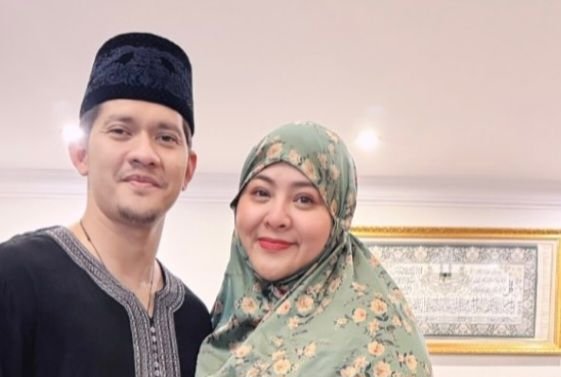 Audy Bersyukur Bisa Salat Tarawih Bareng Iko Uwais