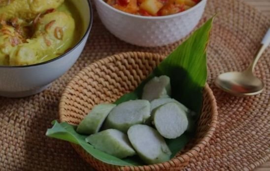 Makan Lontong Berbungkus Plastik, Ini Kata Dokter