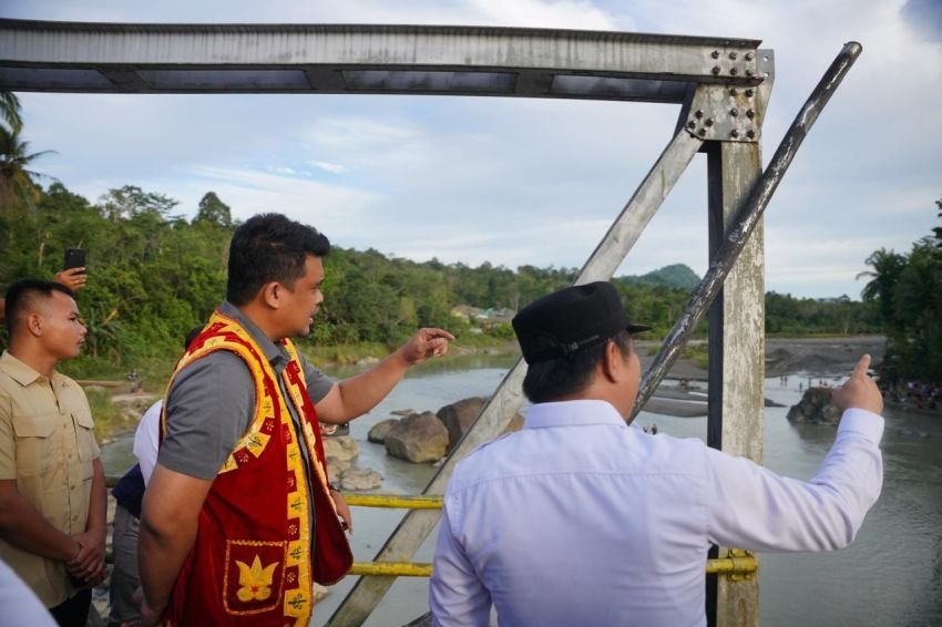 Tinjau Jembatan Ambruk di Nias Barat, Bobby: Akan Dibangun Tahun Ini