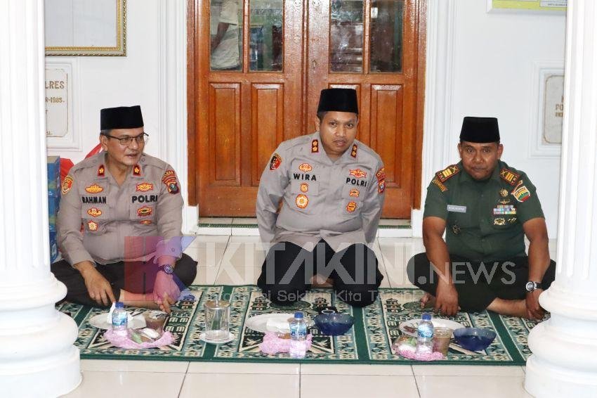 TNI dan Polri Buka Puasa Bersama Masyarakat di Masjid Bhayangkara Sidimpuan