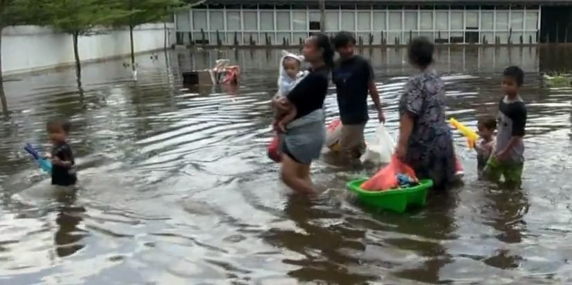 Ribuan Rumah Terendam Banjir di Pekanbaru, Warga Mulai Mengungsi